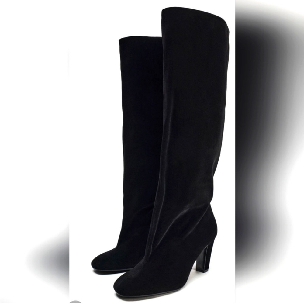 NEW ! ZARA VELVET 
HEELED BOOTS SIZE USA 7.5 
EUR 38
🚨 FIRM PRICE